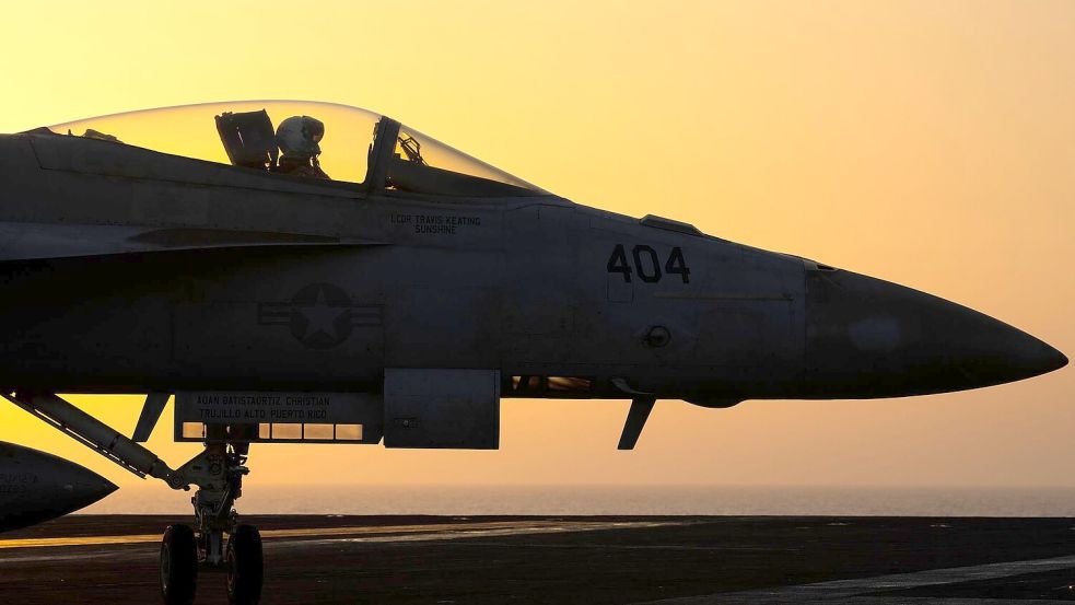 US-Militär verkündete, neue Angriffe auf Ziele im Iran geflogen zu haben. (Archivbild) Foto: Bernat Armangue/AP/dpa