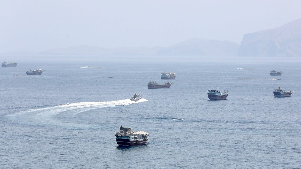 Handelsschiffe in der Straße von Hormus. (Archivbild) Foto: Wen Xinnian/Xinhua/dpa