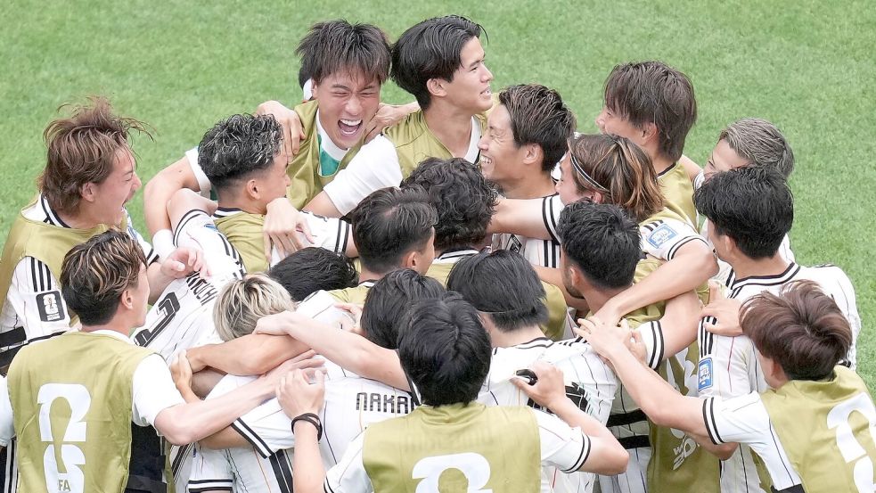 Japan feierte das 1:0 durch Bundesliga-Profi Sano. Foto: Eric Smith