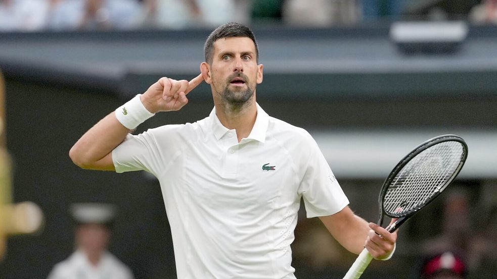 Der siebenmalige Wimbledonsieger Novak Djokovic zitterte in seinem Auftaktmatch. Foto: Kin Cheung