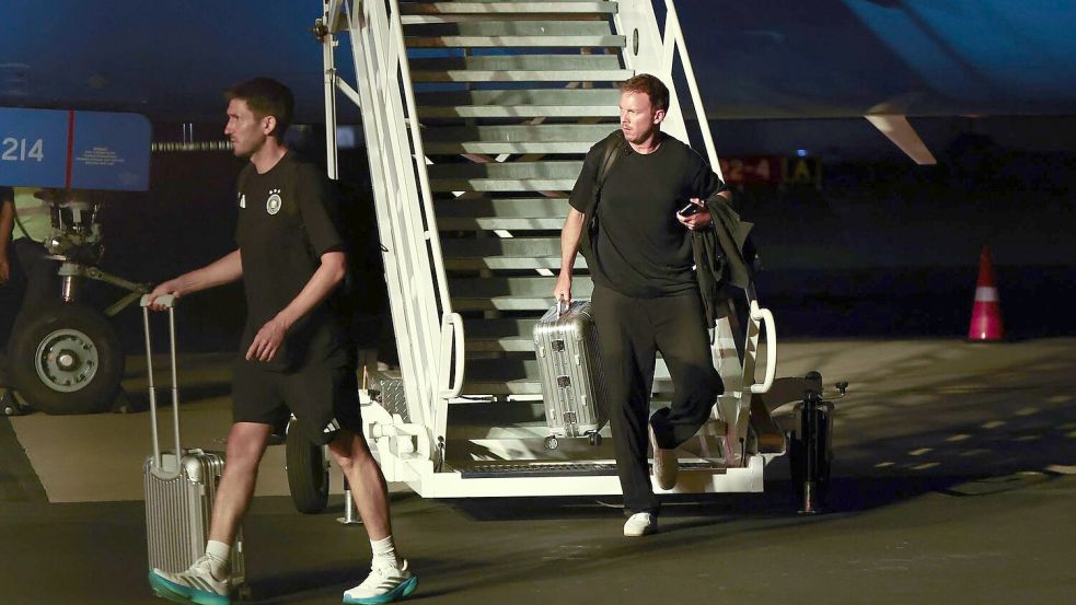 Nach höchsten Zielen ganz unten angekommen: Julian Nagelsmann nach der Rückkehr aus Foxborough. Foto: Christian Charisius/dpa