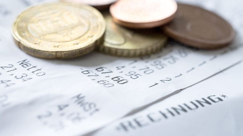Das Ifo erwartet weiter steigende Verbraucherpreise - der Druck lässt aber nach. (Illustration) Foto: Marijan Murat
