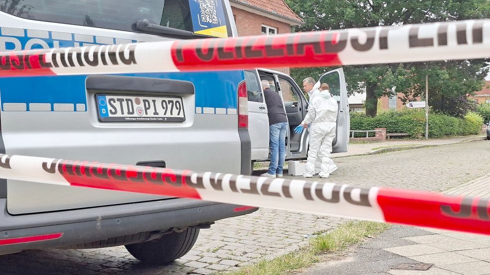Die Ermittler sind jetzt damit beschäftigt, weitere umfangreiche Tatortaufnahmen und -vermessungen durchzuführen. Foto: Kai Moorschlatt/dpa