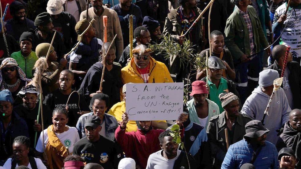 Am Rande der Märsche kam es zu Übergriffen. Foto: Themba Hadebe