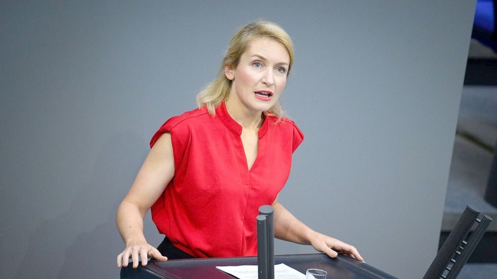 Statt Sanktionen brauche es eine bessere Ausstattung für die Jobcenter, meint die Linken-Chefin Ines Schwerdtner. (Archivbild) Foto: Bernd von Jutrczenka/dpa