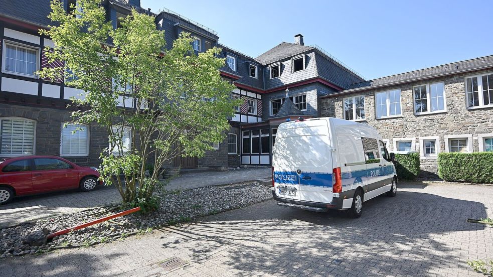Bei einem Brand in einem Wohnkomplex in Monschau sind drei Menschen ums Leben gekommen. Foto: Henning Kaiser/dpa