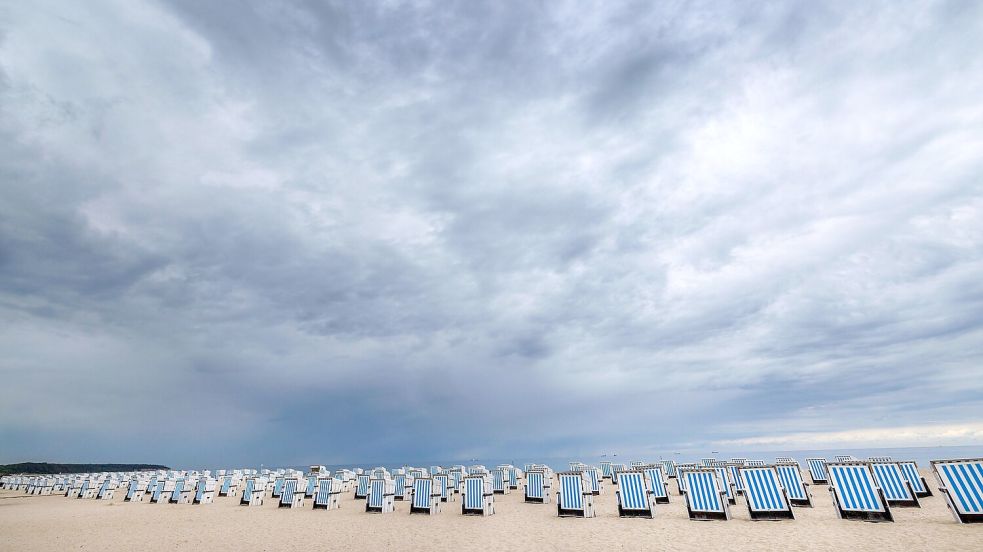 Im Norden und Nordwesten zeigen am Donnerstag sich viele Wolken am Himmel und gebietsweise fällt schauerartiger Regen Foto: Jens Büttner