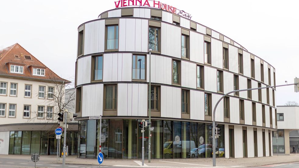 Gute Nachricht: Das Vienna House in Osnabrück ist gerettet. Die emsländische Hackmann-Gruppe hat das Hotel von der insolventen Revo-Gruppe gekauft. Foto: Tobias Saalschmidt