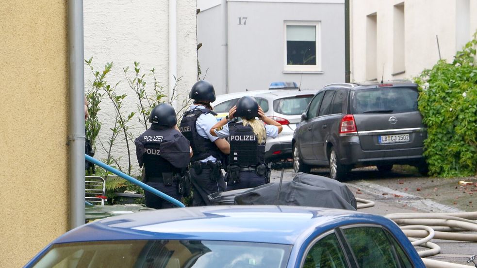 Die Polizei war mit zahlreichen Kräften am Ort. Foto: Karsten Schmalz/KS-Images/dpa