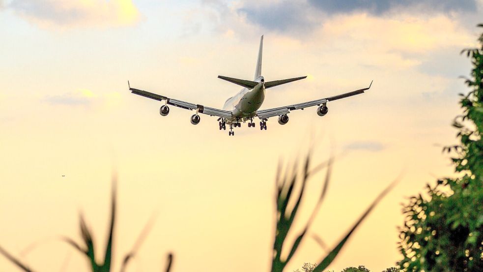 Ehe der Flieger abhebt, sollte die Urlaubsbuchung gründlich überprüft werden. Foto: Pixabay