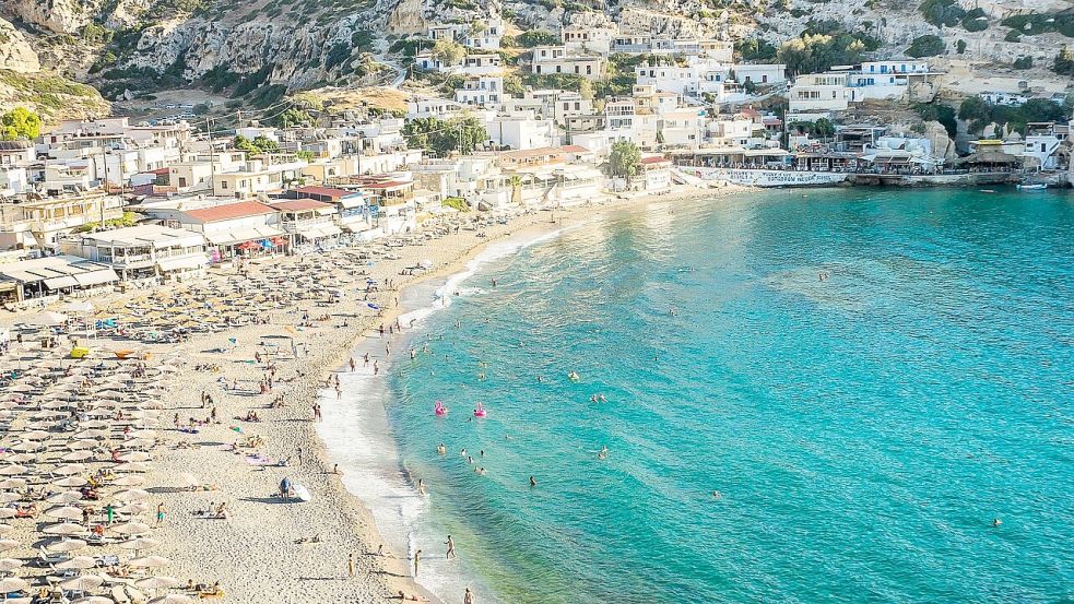 Bei einer Flugreise (hier: Kreta) wird in der Regel auch eine bestimmte Airline gebucht. Kommt es zu einer Änderung der Fluggesellschaft, muss das transparent kommuniziert werden. Foto: Pixabay