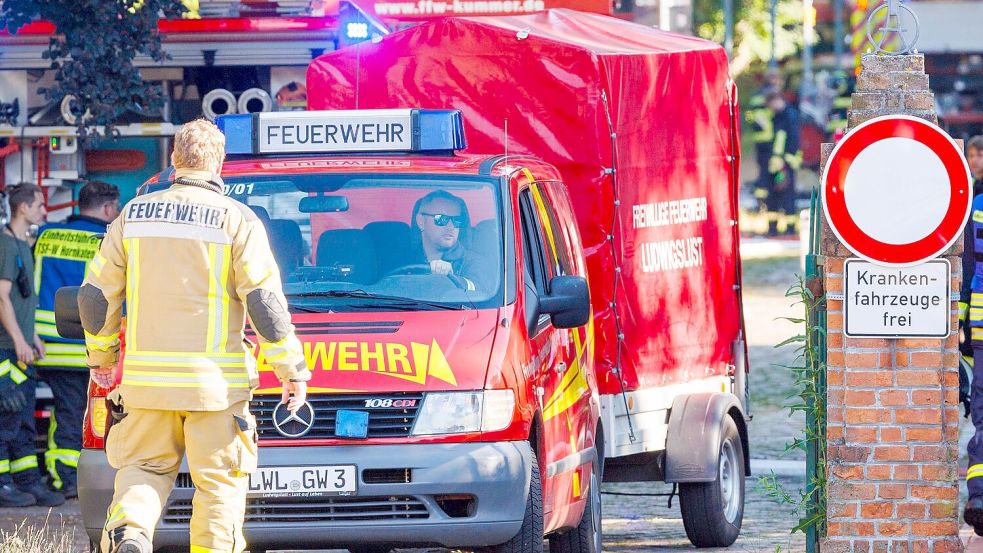 Die Feuerwehr war mit einem Großaufgebot vor Ort. Foto: Jens Büttner