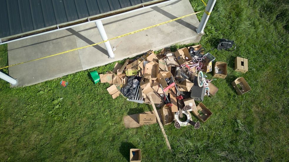 Fäkalien,Müll und 16 Kinder auf engstem Raum fanden die Behörden in diesem Holzhaus im US-Bundesstaat Ohio vor. Foto: Carolyn Kaster