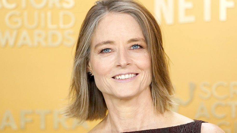 Oscar-Preisträgerin Jodie Foster glaubt, dass das Drehbuch zum Erfolgsfilm „F1“ mit Brad Pitt möglicherweise von künstlicher Intelligenz geschrieben wurde. (Archivbild) Foto: Jordan Strauss/Invision via AP/d