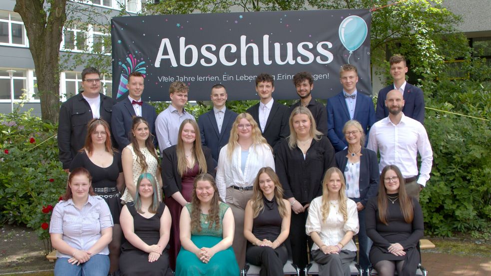 Sie haben ihre Fachhochschulreife in der Tasche. Foto: BBS 2 Aurich