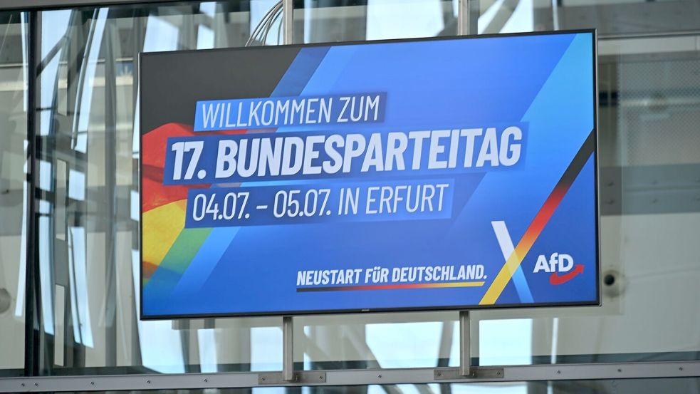 Die AfD hält auf dem Messegelände in Erfurt ihren Bundesparteitag ab. Gewählt wird die Parteispitze. Foto: Martin Schutt/dpa