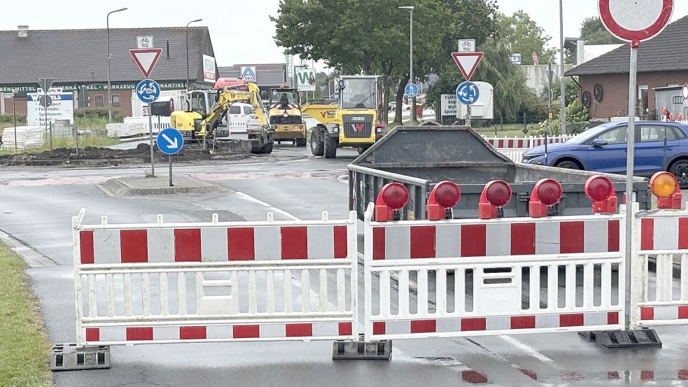 Die Vollsperrung des Moordorfer Kreisels hat erhebliche Auswirkungen auf den Verkehr. Foto: Aiko Recke