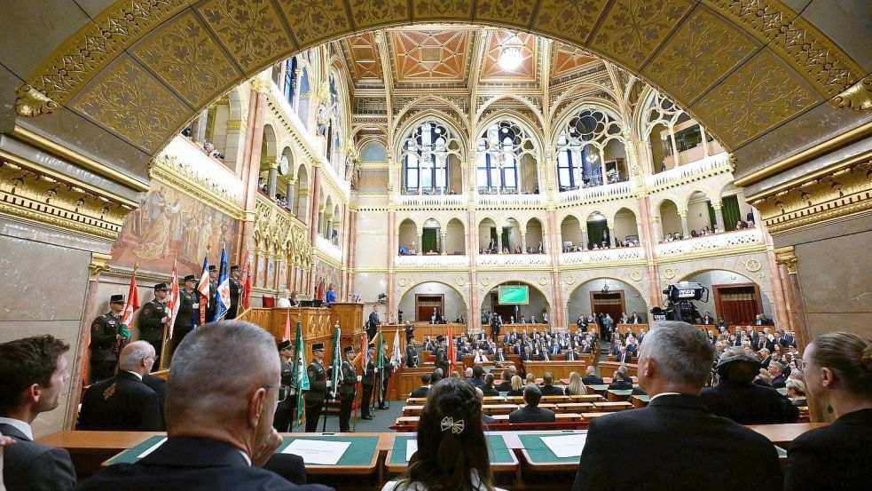 Im ungarischen Parlament sollen Abgeordnete künftig nicht länger als zwölf Jahre tätig sein können. (Archivbild) Foto: Boglarka Bodnar