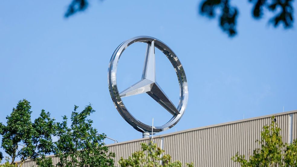 Autobauer Mercedes plant die Abschaffung der 35-Stunden-Woche. Foto: Focke Strangmann/dpa