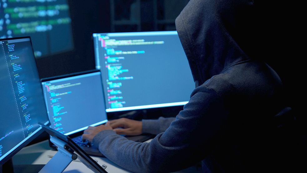 Sie geben sich im Netz als Finanzexperten aus und versprechen das schnelle Geld - doch hinter der Fassade des Betrugs stecken Menschen, die selbst Opfer eines perfiden Systems sind. Foto: IMAGO/Zoonar