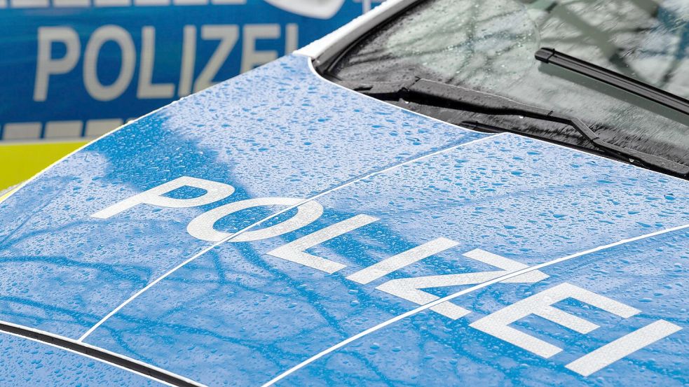 Die Polizei sperrt nach Schüssen einen Bereich in Offenburg ab. (Symbolbild) Foto: Soeren Stache