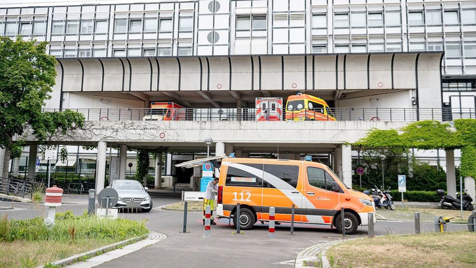 Nach dem Tod eines Patienten in einer Berliner Klinik ermittelt eine Mordkommission. Foto: Fabian Sommer/dpa