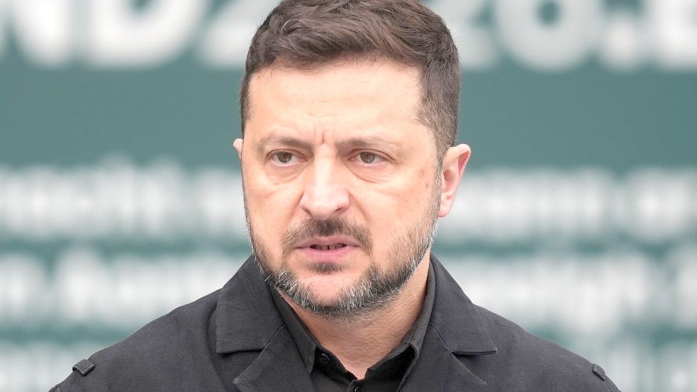 Der ukrainische Präsident Selenskyj fordert weitere Hilfe bei der Flugabwehr gegen die russischen Raketen. (Archivbild) Foto: Niall Carson