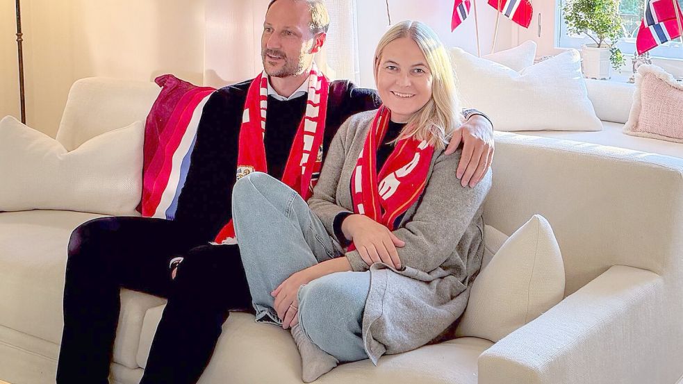 Dieses Bild von Mette-Marit und ihrem Mann, Kronprinz Haakon, postete das Königshaus bei Instagram. Foto: Handout/The Royal Court/dpa