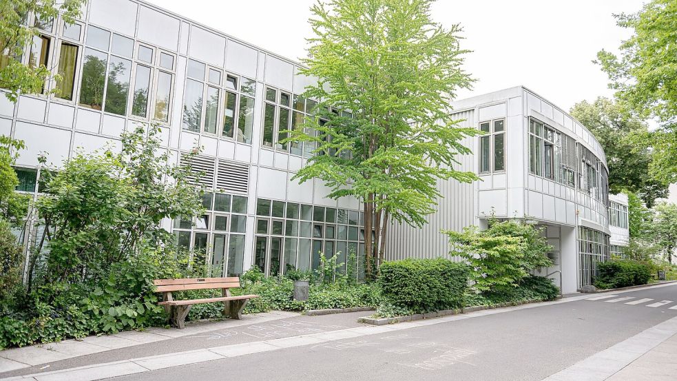 Das Gebäude der Klinik für Psychiatrie, Psychotherapie und Psychosomatik. Foto: Fabian Sommer/dpa
