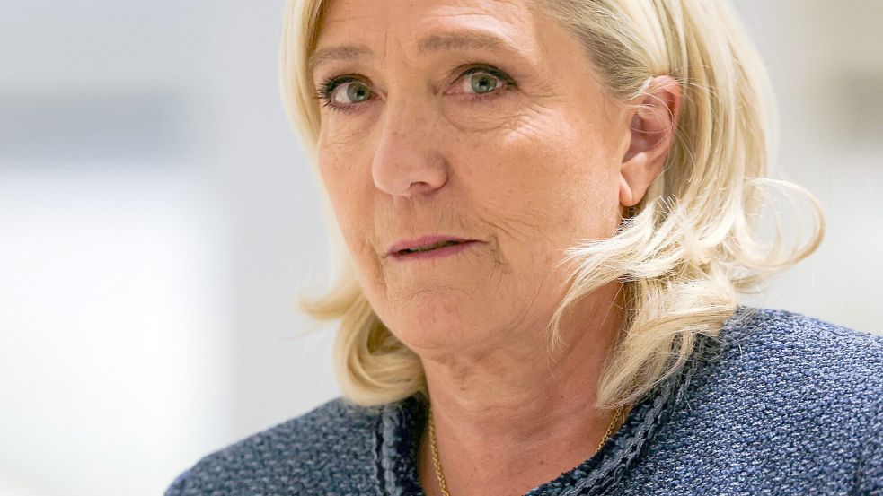 Zuletzt ungewöhnlich zurückhaltend: Marine Le Pen führt in Umfragen zur Präsidentschaftswahl in Frankreich - ist aber auch wegen Veruntreuung von EU-Geldern verurteilt worden. Foto: dpa/AFP/Alain Jocard