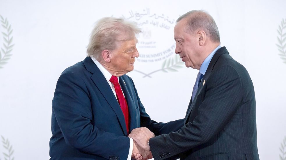 Trump und Erdogan pflegen eine enge Beziehung. (Archivbild) Foto: Michael Kappeler/dpa