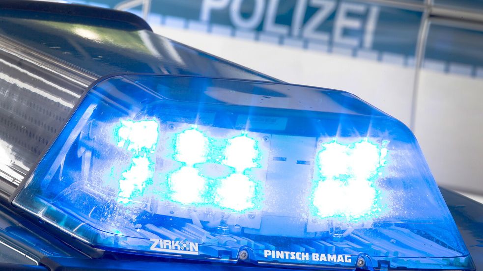 Die Polizei musste zu einem schweren Unfall nach Moordorf ausrücken. Symbolfoto: Friso Gentsch/DPA