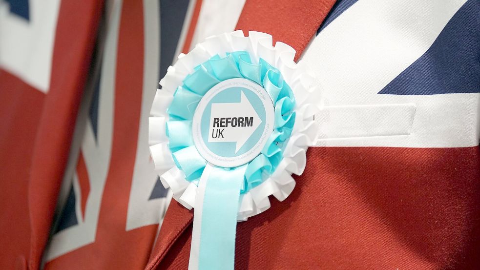 Die Rechtspopulisten von Reform UK führen seit Monaten die Umfragen an. (Symbolbild) Foto: Joe Giddens
