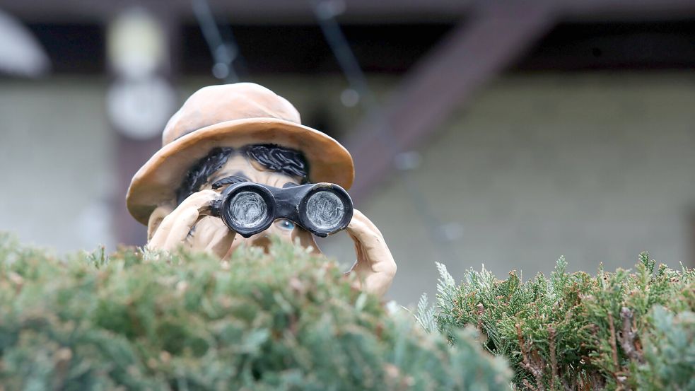 Eine anonyme Person zeigt reihenweise Vermieter nicht genehmigter Ferienwohnungen an. Foto: imago images/Sabine Gudath