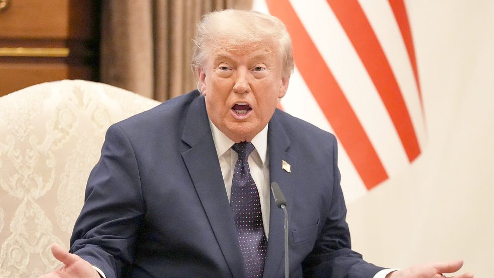 Gleich nach seiner Ankunft hat US-Präsident Donald Trump wieder gegen europäische Nato-Partner ausgeteilt. Foto: Alex Brandon