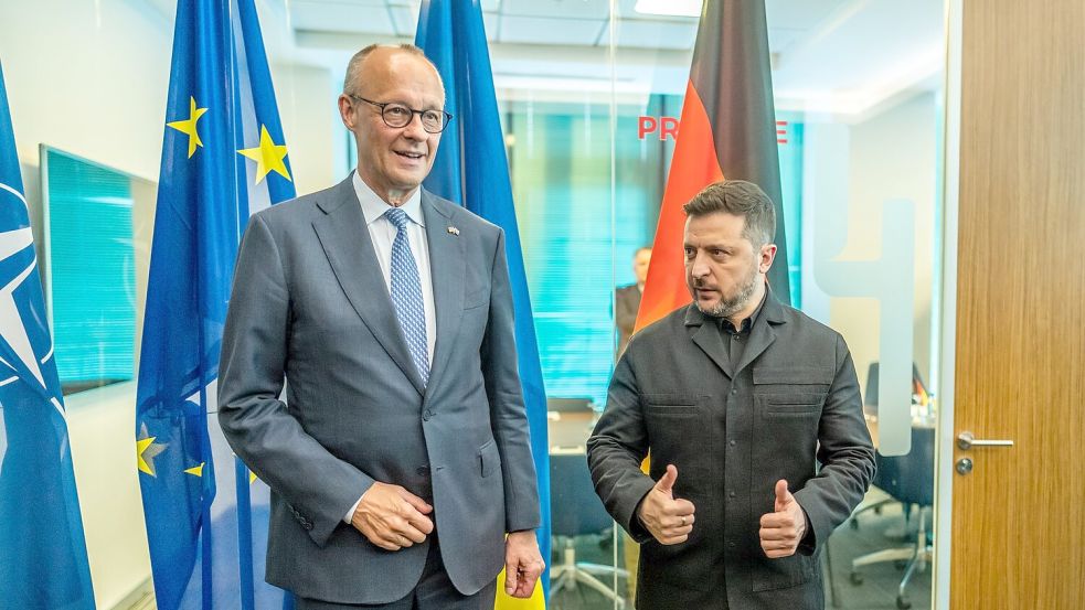 Kanzler Friedrich Merz und der ukrainische Präsident Wolodymyr Selenskyj: Der Gipfel soll neue Milliarden-Hilfen für die Ukraine beschließen. Foto: Michael Kappeler/dpa