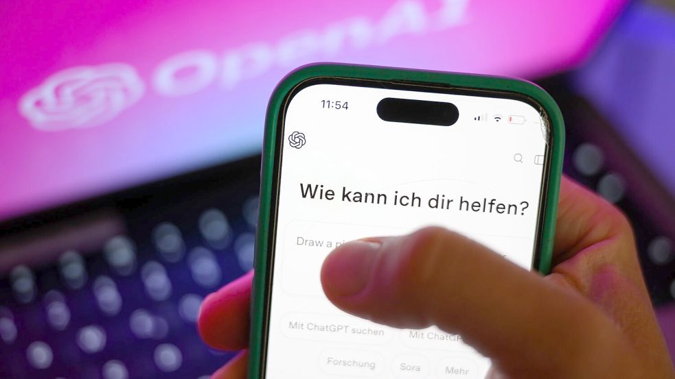 Vor allem junge Menschen befragen KI-Chatbots wie ChatGPT auch zu intimen Problemen. (Symbolbild) Foto: picture alliance/dpa
