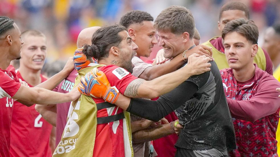 Wurde der Held der Schweiz: Torhüter Gregor Kobel. Foto: Darryl Dyck/The Canadian Press/d