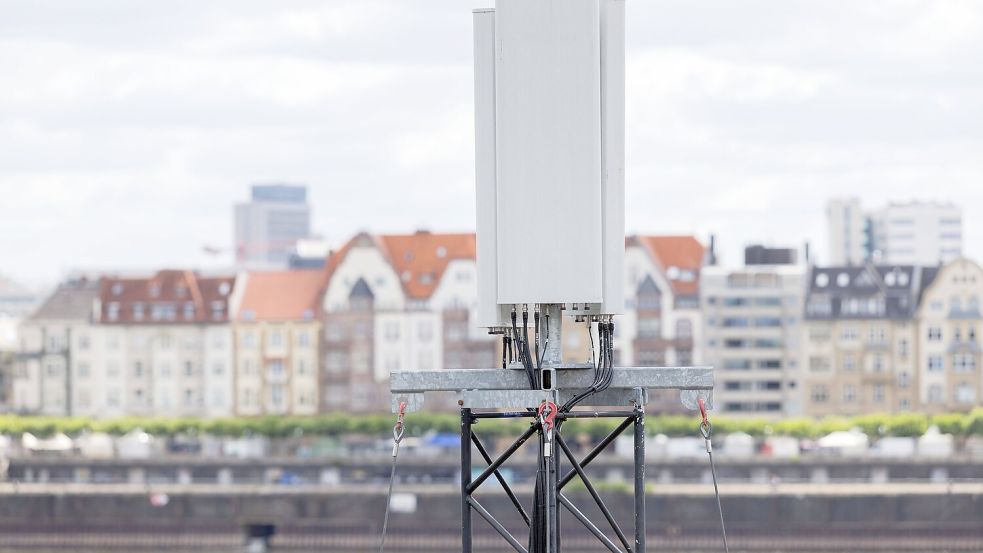 5G-Antennen am Düsseldorfer Rheinufer - da dürfte die Verbindung ziemlich gut sein. Foto: Rolf Vennenbernd