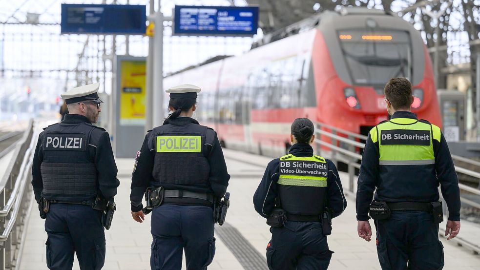 Die Bundespolizei hat im vergangenen Jahr mehr Gewaltdelikte an Bahnhöfen und anderen Orten, wo sie für die Sicherheit zuständig ist, festgestellt. (Archivbild) Foto: Robert Michael