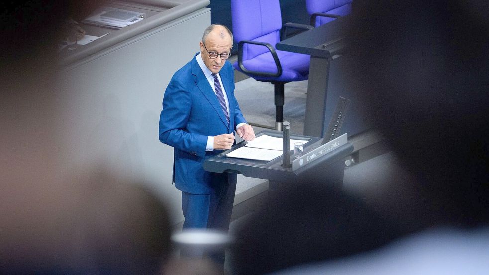 Kurz vor der Sommerpause gibt der Kanzler noch einmal eine Regierungserklärung ab. Foto: Bernd von Jutrczenka