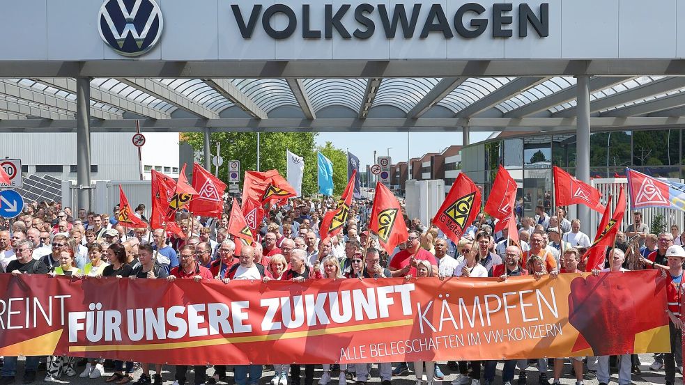 Auch In Zwickau kamen zahlreiche Personen zusammen. Foto: Jan Woitas/dpa