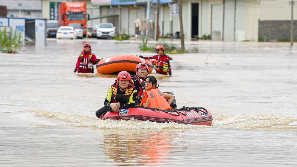 In Teilen Chinas ist es in den vergangenen Tagen bereits zu Überschwemmungen gekommen. Jetzt rückt der nächste Taifun an. (Archivbild) Foto: Cao Yiming/XinHua/dpa