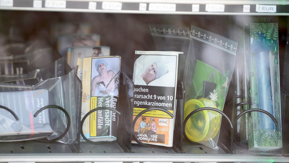 Cannabisprodukte in Snackautomaten: Wer schützt Kinder und Jugendliche vor dem Kauf an den frei zugänglichen Automaten? Symbolfoto: DPA