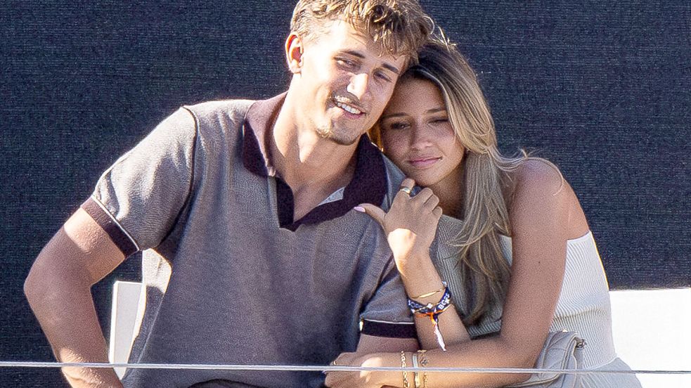 Tom Bischof und Josefine Scholl zeigen sich vertraut bei den Boss Open in Stuttgart. Foto: IMAGO/Sportfoto Rudel
