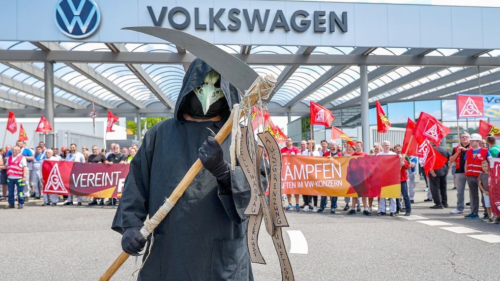 Bei VW wird um Sparpläne gerungen. Foto: Jan Woitas