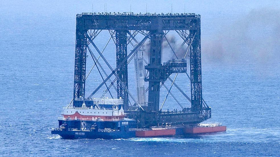 Spezielle Metallhaken klappten einem Medienbericht zufolge aus und griffen in die gespannten Seile der Fangvorrichtung. Foto: Xing Guangli