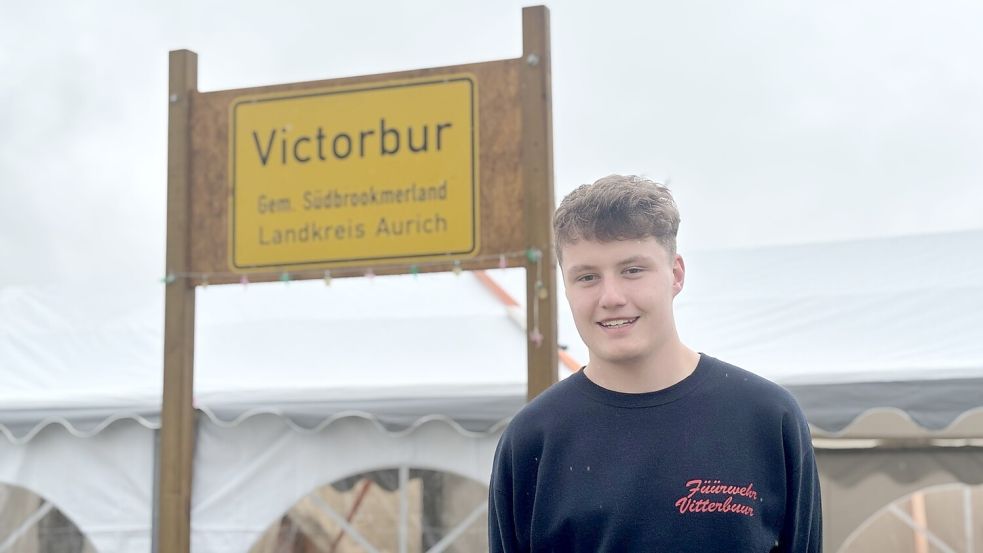 Hendrik Schäfer (18) aus Victorbur ist seit 2018 bei der Jugendfeuerwehr. Foto: Eva van Loh