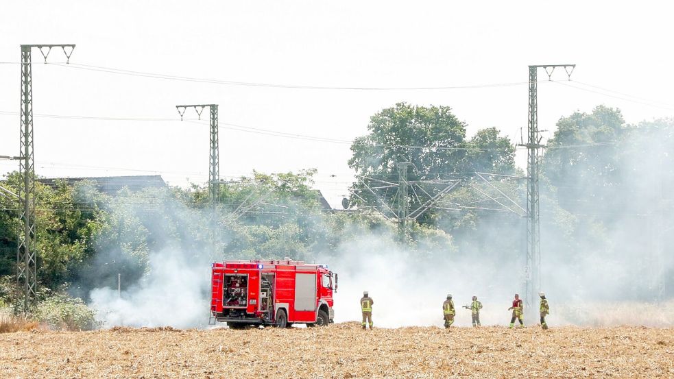 Nach dem Brand ist die Bahnstrecke noch immer gesperrt. Foto: Patrick Schüller