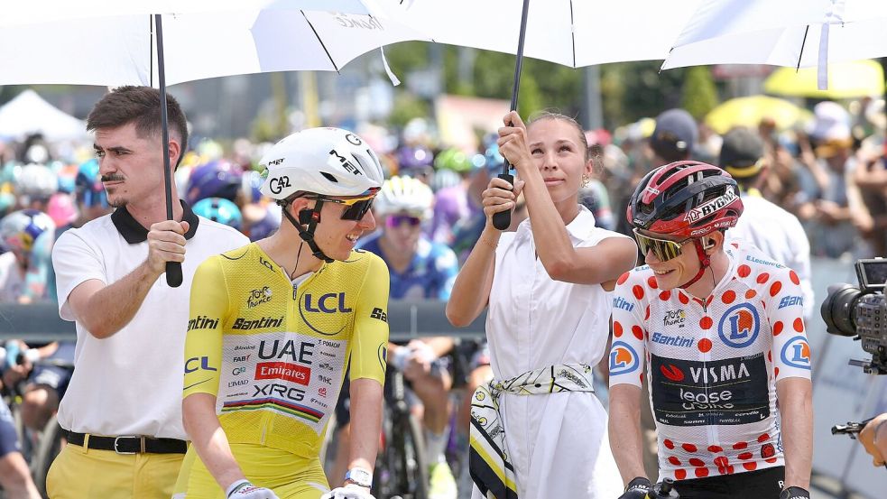 Sind seit Jahren Rivalen: Tadej Pogacar (l) und Jonas Vingegaard. Foto: Anne-Christine Poujoulat/AFP/dpa